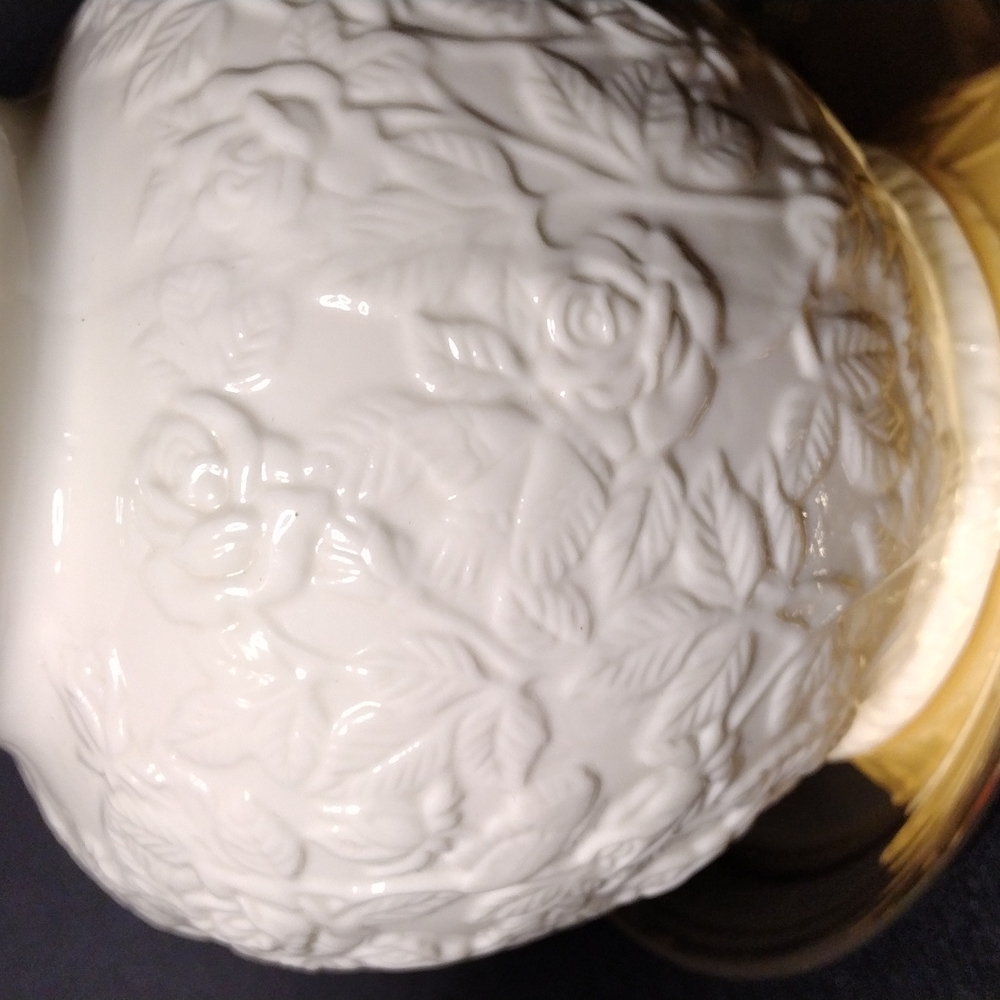 Beautiful Embossed Roses Vase - Picture 3 of 7